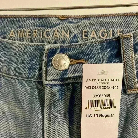 American Eagle Ripped Mom High Rise Jean - Picture 7 of 11